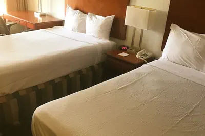 Photo 4 - Days Inn & Suites by Wyndham Mobile
