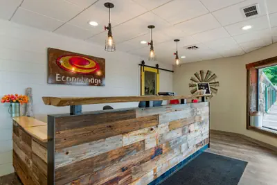 Photo 5 - Econo Lodge Lakeview