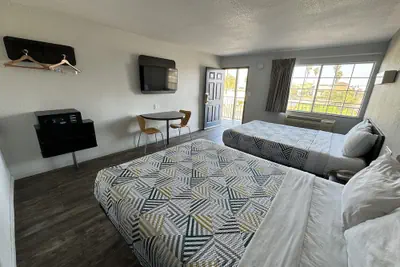 Photo 4 - Motel 6 Delano, CA