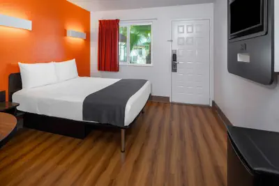 Photo 3 - Vagabond Inn Santa Barbara - Carpinteria South