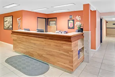 Photo 3 - Super 8 by Wyndham Spokane/West