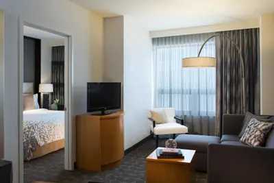 Photo 4 - Renaissance Chicago O'Hare Suites Hotel
