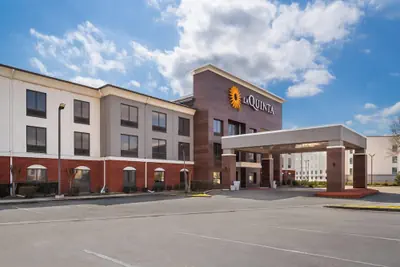 Photo 2 - La Quinta Inn & Suites by Wyndham Bessemer