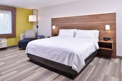 Photo 4 - Holiday Inn Express Hotel & Suites Elgin by IHG