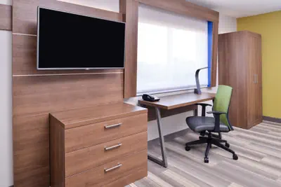 Photo 3 - Holiday Inn Express Hotel & Suites Elgin by IHG
