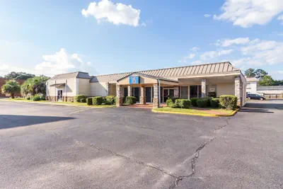 Photo 2 - Motel 6 Warner Robins, GA