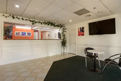 Photo 4 - Motel 6 Warner Robins, GA