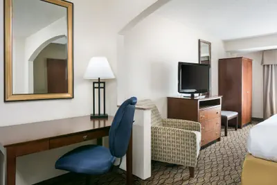 Photo 4 - Holiday Inn Express Hotel & Suites Clinton by IHG