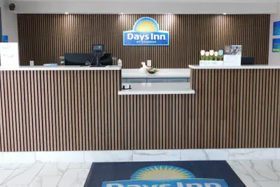 Photo 2 - Days Inn by Wyndham Effingham