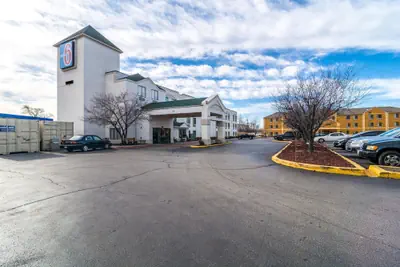 Photo 2 - Motel 6 Harvey, IL
