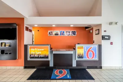 Photo 4 - Motel 6 Harvey, IL