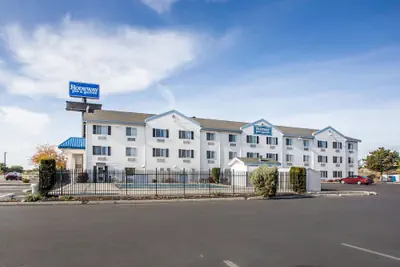 Photo 2 - Rodeway Inn & Suites Nampa