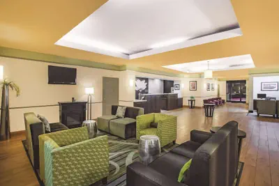 Photo 3 - La Quinta Inn & Suites by Wyndham Beaumont West