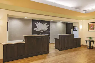 Photo 4 - La Quinta Inn & Suites by Wyndham Beaumont West