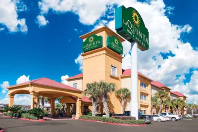 Photo 2 - La Quinta Inn & Suites by Wyndham Beaumont West