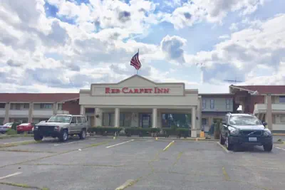 Photo 2 - Red Carpet Inn Great Lakes