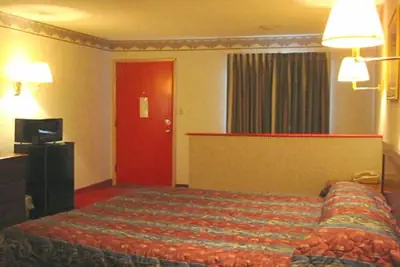 Photo 2 - Red Carpet Inn Williamstown