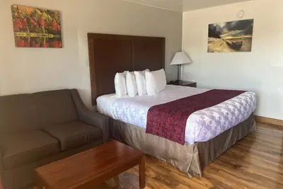 Photo 2 - Red Carpet Inn Medford