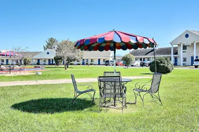 Photo 2 - Motel 6 Harrisonburg, VA - South