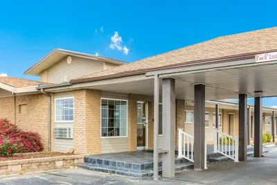 Photo 2 - Americas Best Value Inn Lebanon, MO
