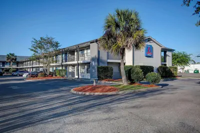 Photo 2 - Studio 6 Extended Stay - Ocean Springs, MS