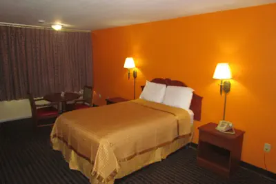 Photo 5 - Red Carpet Inn