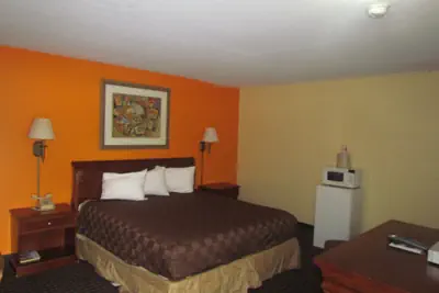 Photo 2 - Red Carpet Inn