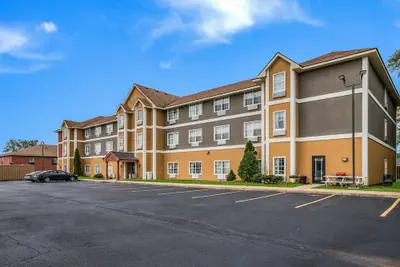 Photo 2 - Americas Best Value Inn & Suites Three Rivers