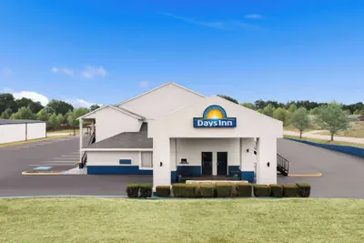 Photo 2 - Days Inn by Wyndham Ardmore