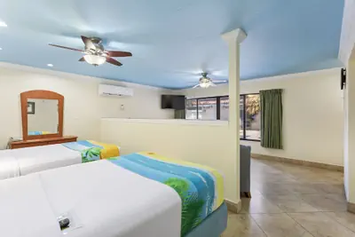 Photo 3 - Bayview Plaza Waterfront Resort