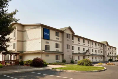 Photo 2 - Travelodge by Wyndham Hermiston