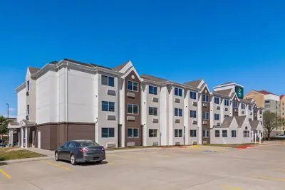 Photo 2 - Quality Inn & Suites Fort Worth North - Haltom City