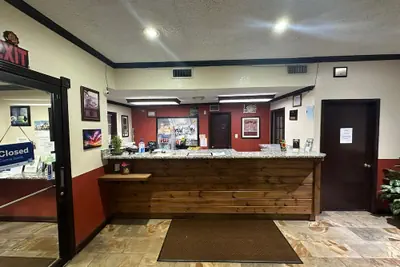 Photo 3 - Super 8 by Wyndham Athens TX