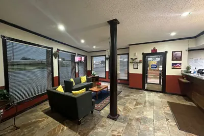 Photo 2 - Super 8 by Wyndham Athens TX