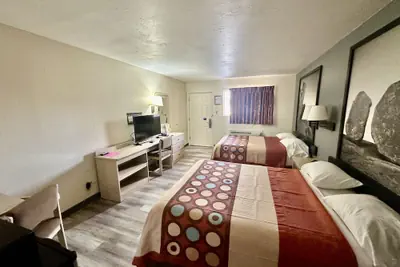 Photo 4 - Super 8 by Wyndham Athens TX