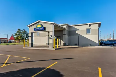 Photo 2 - Days Inn by Wyndham Indianapolis East Post Road