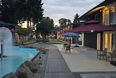 Photo 2 - Interurban Suites Hotel, a Dazzler Select by Wyndham