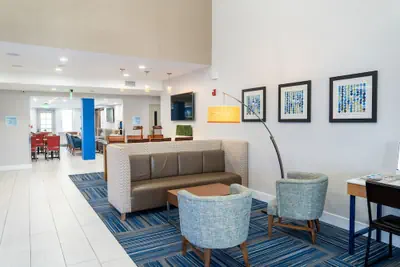 Photo 4 - Holiday Inn Express & Suites Lake Forest by IHG