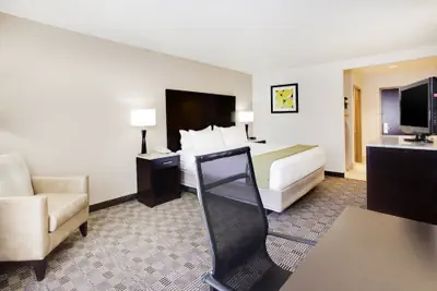Photo 4 - Holiday Inn Express Hotel & Suites Mebane by IHG
