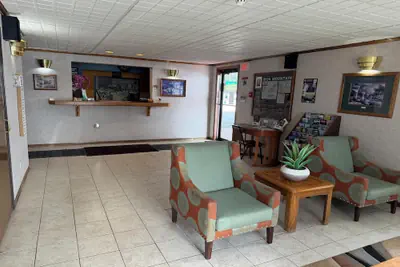 Photo 3 - Iron Mountain Inn & Suites MI US 2