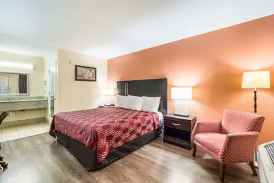 Photo 5 - Econo Lodge Santee