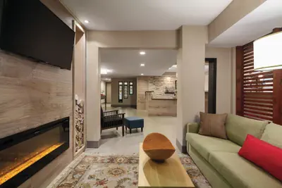 Photo 4 - Country Inn & Suites by Radisson, Bakersfield, CA