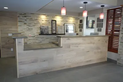 Photo 3 - Country Inn & Suites by Radisson, Bakersfield, CA