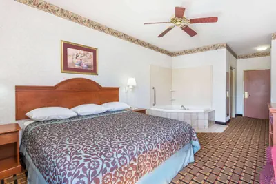 Photo 5 - Days Inn by Wyndham Glen Allen/Richmond North