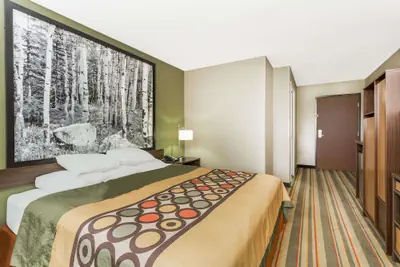 Photo 4 - Super 8 by Wyndham Montrose