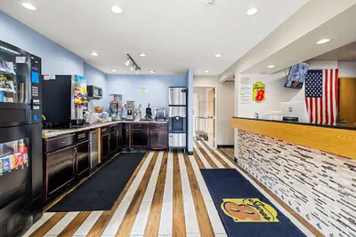 Photo 4 - Super 8 by Wyndham Pittsburgh/Monroeville