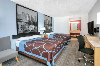 Photo 4 - Super 8 by Wyndham City of Moore