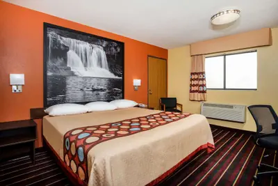 Photo 4 - Super 8 by Wyndham Crawfordsville