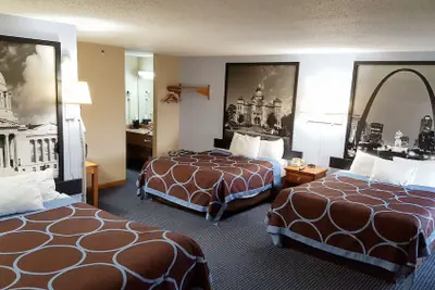 Photo 5 - Super 8 by Wyndham O'Fallon MO/St. Louis Area