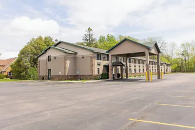 Photo 2 - Quality Inn & Suites Marinette
